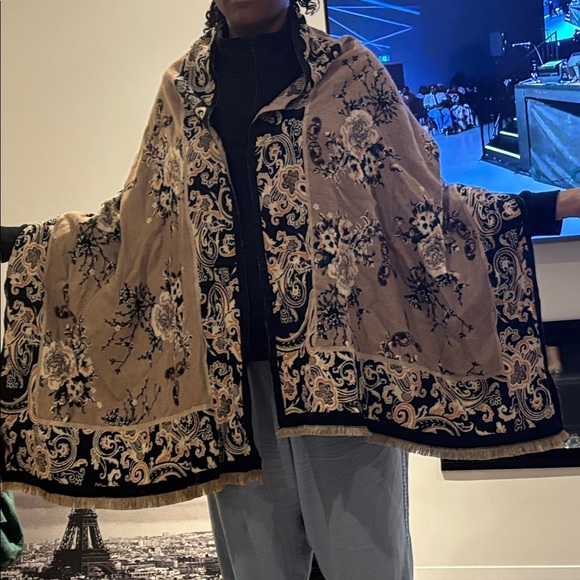 Vintage style Wrap Fleece Shawl Cozy Cover Up tan &  Black - Picture 2 of 5